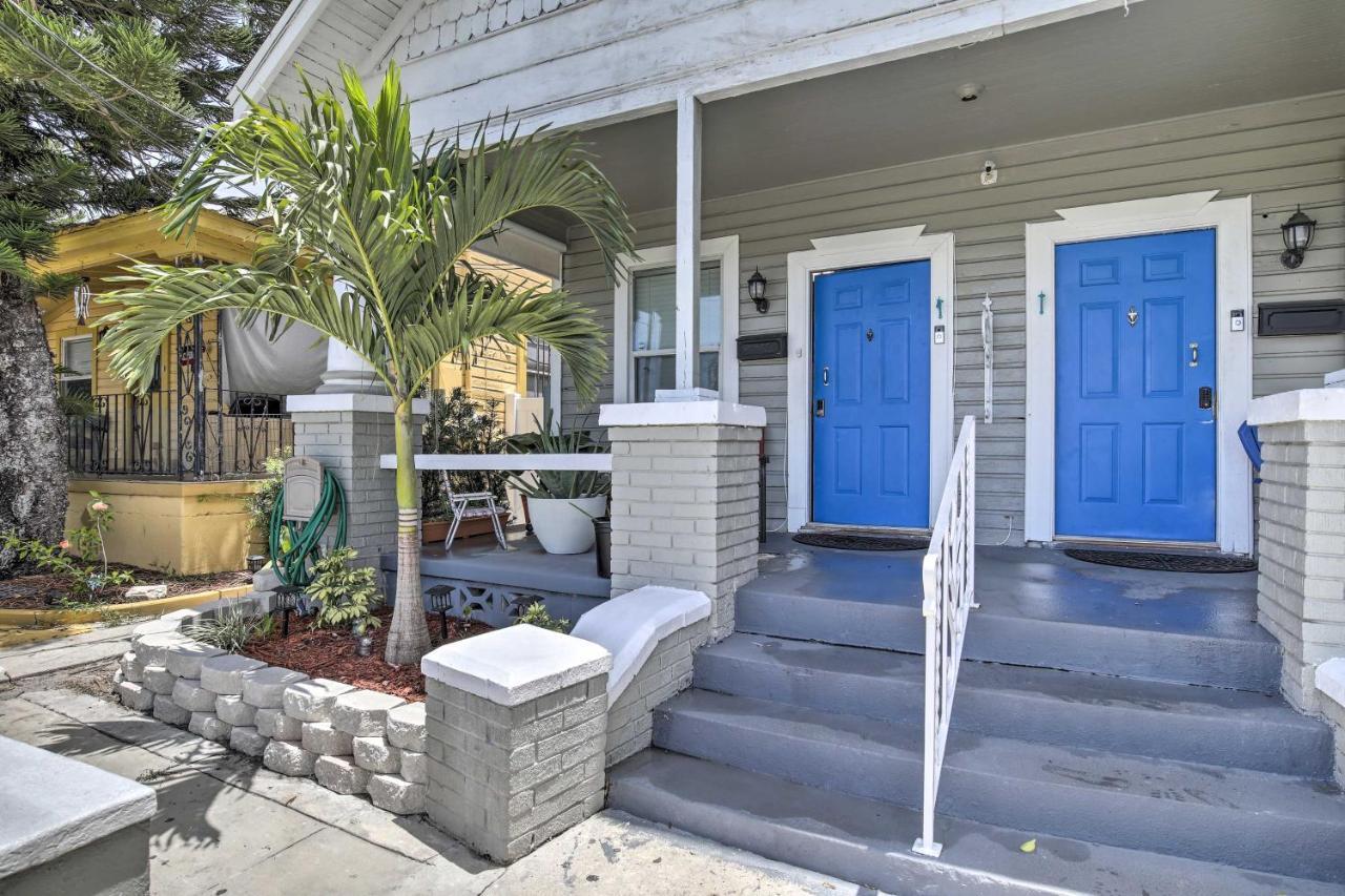 Updated Ybor City House With Fenced Yard タンパ エクステリア 写真